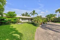Flirty Flamingo Colorful Waterfront Escape w Pool - spa