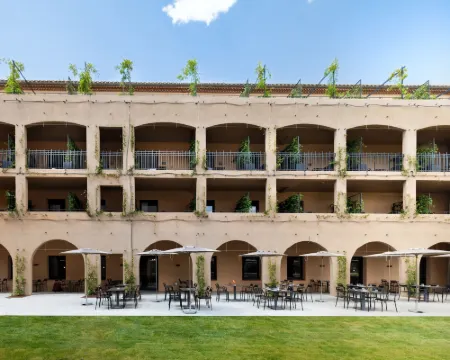 เทลล์ โซเวล ลู ชูวาลีเย โรงแรมในจังหวัดโอด