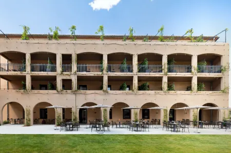 Sowell Hotels les Chevaliers Отели в г. Каркасон