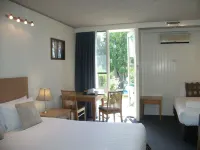 Parkwood Motel & Apartments Hotels in Lara