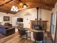 Forrest Hills Mountain Resort Hotels in Lumpkin County