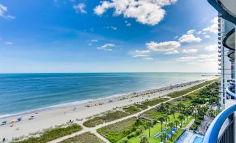 Spectacular Oceanfront Condo by Hosteeva