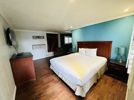 Casa Blanca Hotel & Suites Orange Отели рядом с достопримечательностью «Университет Чапман»