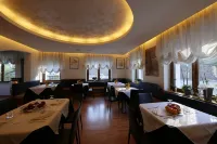 Albergo De March Hotels in Belluno