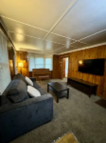 Crest Lodge Historic Mountain Inn