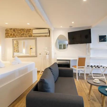 Pontikonisi Hotel & Suites Отели рядом с достопримечательностью «Городской сад»