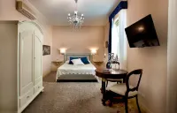 Porta di Mezzo Luxury Suites & Rooms