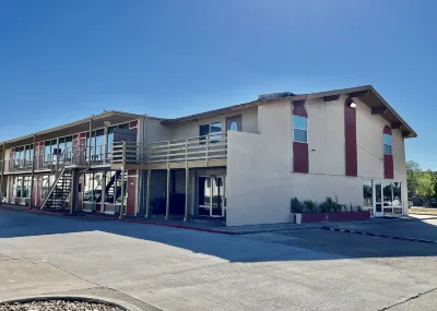 EZ旅遊客棧 住宿飯店