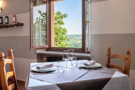 Agriturismo Cantine Bevione - Family Apartments Отели в г. Belvedere Langhe