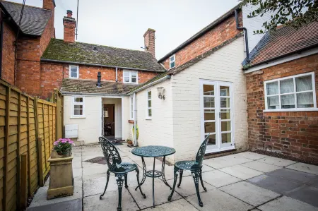 The Fleece Inn Отели рядом с достопримечательностью «Парк Броудвей Тауэр & Кантри»