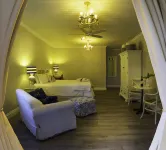 Bright on 5th Guest House - Homestays