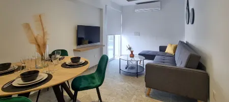 Phaedrus Living: Seaside Luxury Flat Lighthouse 69 Отели рядом с достопримечательностью «Крепость города Пафос»