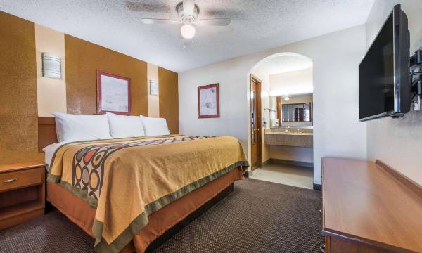 Super 8 by Wyndham Waco/Mall Area TX