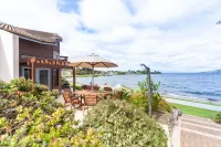 Cascades Lakefront Motel - Romantic