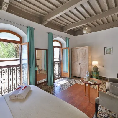 فيلا جارانس Hotels near Heure Bleue Palais : Hôtel & Restaurant