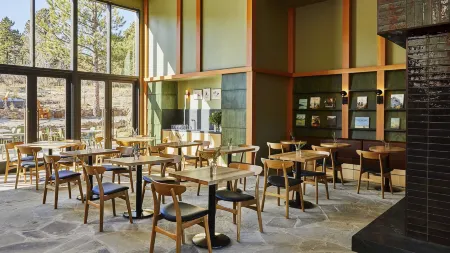 Trailborn Rocky Mountains Отели рядом с достопримечательностью «MacGregor Ranch Museum»