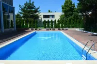 Novotel Warszawa Airport - Pools
