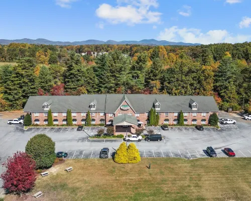 Mountain Inn & Suites Flat Rock Hotels in Henderson County