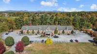 Mountain Inn & Suites Flat Rock Hotels in Flat Rock