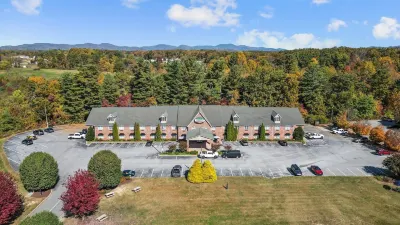 Mountain Inn & Suites Flat Rock Hotels in Flat Rock