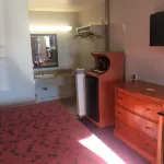 Crown Lodge Motel - 2-Star
