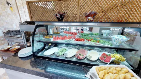 PATRON HOTEL Отели рядом с достопримечательностью «Музей игрушек Анталии»