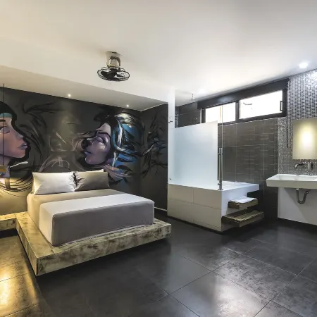 GALLERY HOTEL Отели рядом с достопримечательностью «Научный музей Explora Park»