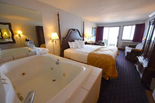 Clarion Hotel Beachfront - Beach