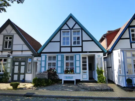 Vogel Hotel & Appartements Отели в г. Варнемюнде