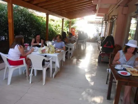 Ayhan Otel Отели в г. Чешме