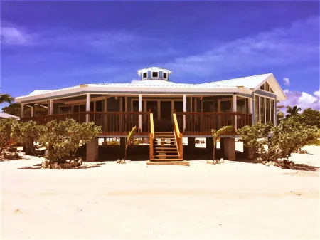 5 Beach Homes Near White Sand Beaches of South Andros Отели в г. Kemp's Bay Settlement