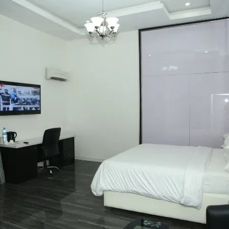 PoshLux Executive Hotel