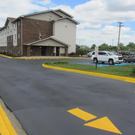 American Inn & Suites Romulus DTW