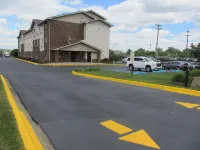 American Inn & Suites Romulus DTW - parking