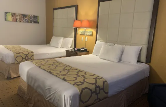 布倫特伍德酒店及套房