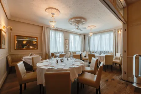 The Empire Hotel & Spa Отели в г. Лландудно