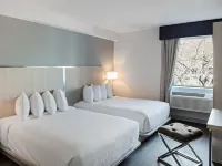 ذا جاتسبي هوتل Hotels near ملعب باروش