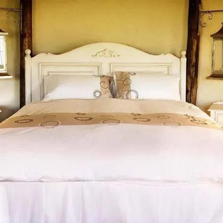 Caracal Lodge