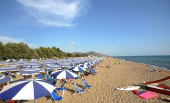 Marina Club Hotel