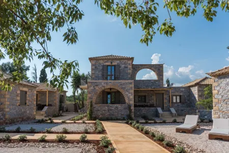 Calme Suites Mani Отели в г. Lefktro