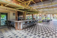 Crystals Beach Resort Belle Mare, a member of Radisson Individuals - バー