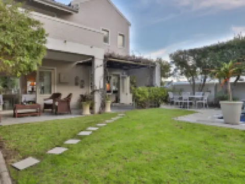 Hermanus Lodge on the Green - Solar Power Hoteles en Hermanus