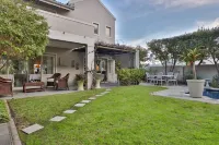 Hermanus Lodge on the Green - Solar Power Hotels in Voelklip