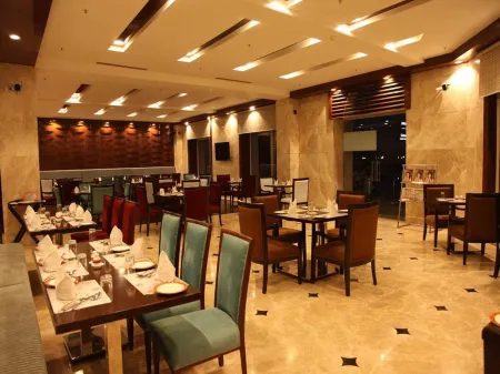 The Lal Vilas Hotel & Resort Отели в г. Неемрана