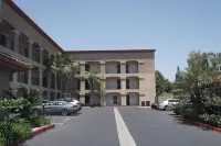 海港套房飯店 - 停車場