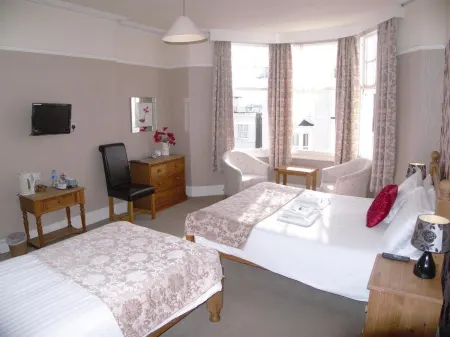 Beach House Отели рядом с достопримечательностью «Запад Шор Бич»