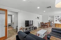 NEW LISTING: Boho Bungalow, Center City Base