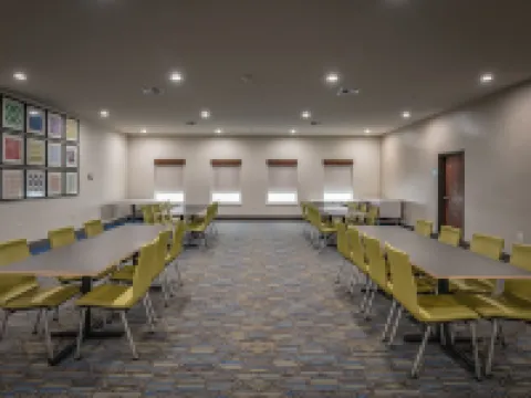 Holiday Inn Express & Suites N WACO AREA - WEST by IHG Hotels in West