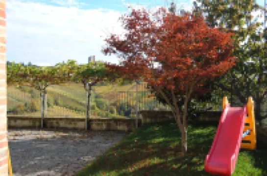 Agriturismo I Grappoli Hotels in Serralunga d'Alba