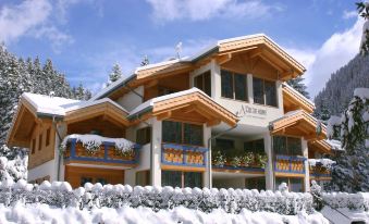 Color Home Suite Apartments